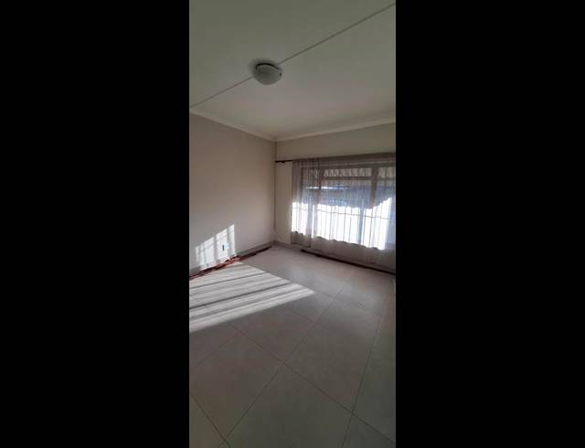 3 BEDROOM PROPERTY TO RENT IN GOODWOOD CENTRAL